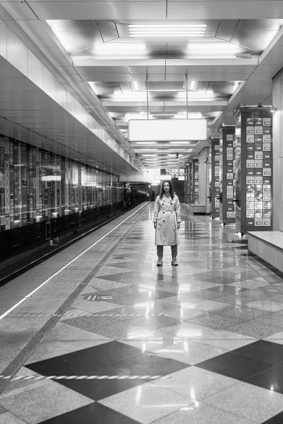 girl in a beige trench coat in the subway waiting for the train on the platform - 16707 imagens e fotografias de stock