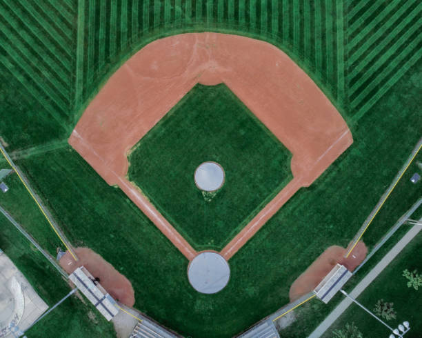 diamante de béisbol - campo de béisbol fotografías e imágenes de stock