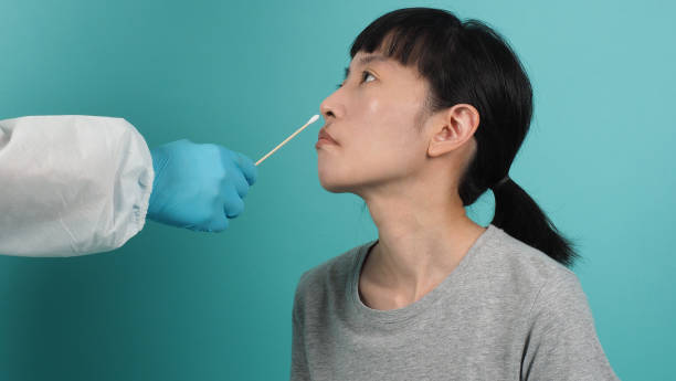 RT PCR test. woman with Covid 19 swab test. Coronavirus test during epidemic. Medic taking sample for virus testing. blue green background. Doctor in PPE suit swab testing. Coronavirus Rapid Antigen Test. prueba rt pcr. mujer con prueba de hisopo covid 19. prueba de coronavirus durante la epidemia. médico que toma muestras para pruebas de virus. fondo verde azul. doctor en pruebas de hisopo de trajes epi. prueba rápida de antígenos del coronavirus.