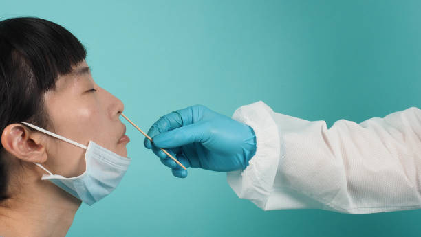 RT PCR test. woman with Covid 19 swab test. Coronavirus test during epidemic. Medic taking sample for virus testing. blue green background. Doctor in PPE suit swab testing. Coronavirus Rapid Antigen Test. prueba rt pcr. mujer con prueba de hisopo covid 19. prueba de coronavirus durante la epidemia. médico que toma muestras para pruebas de virus. fondo verde azul. doctor en pruebas de hisopo de trajes epi. prueba rápida de antígenos del coronavirus.