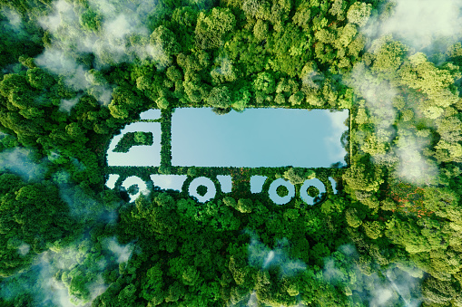 Un lago en forma de camión en medio de la naturaleza prístina, que ilustra el concepto de transporte limpio y sin invernadero en forma de propulsión eléctrica, híbrida o de hidrógeno. Renderizado 3d. photo