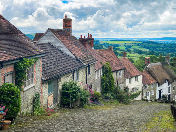 istock Gold Hill in Shaftesbury, Dorset, UK 1343262417