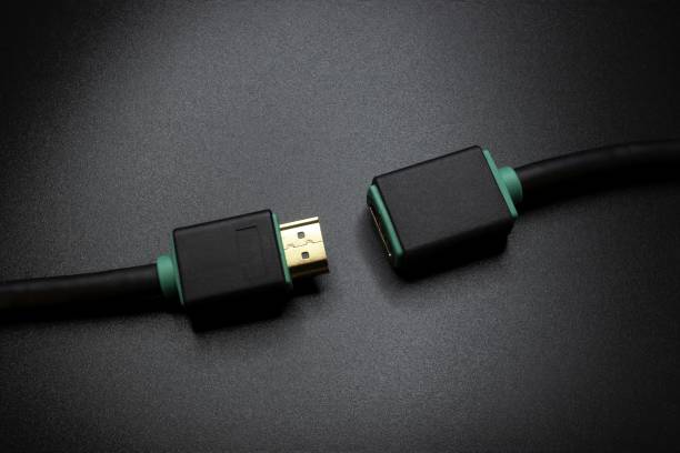 cabo hdmi isolado em fundo preto - usb cable cable black isolated - fotografias e filmes do acervo