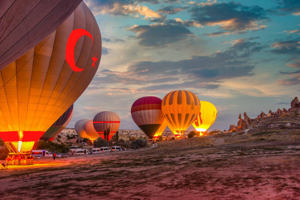 launching of air balloons - hot air balloon landscape sunrise mountain imagens e fotografias de stock