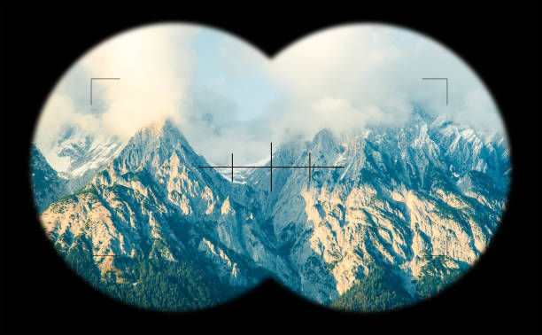 山で見る、双眼鏡を通してアルプス - binoculars point of view ストックフォトと画像