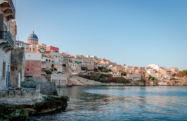 ギリシャのキクラデス島の首都エルムーポリのヴァポリア地区。 - クレタ島 写真 ストックフォトと画像