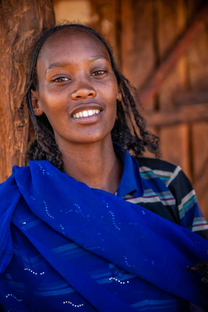 portrai of young woman from borana tribe, ethiopia, africa - etiopia i imagens e fotografias de stock
