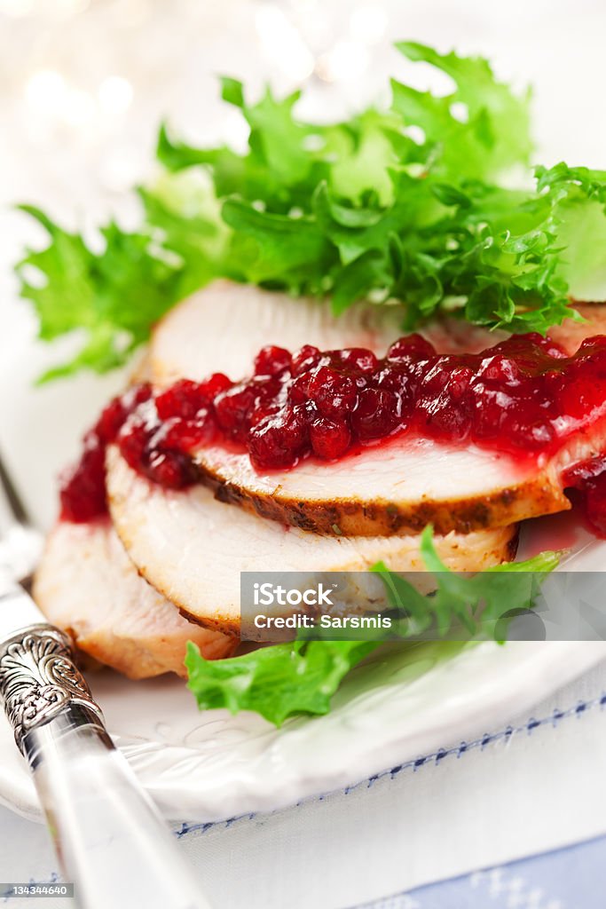 Peito de peru com molho de cranberry - Foto de stock de Alface royalty-free