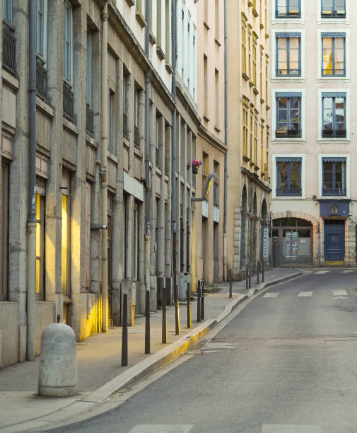istock Rue du Vieux-Lyondesert 1343490129