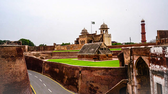 The Royal Fort of Lahore is the most famous fort in Pakistan. It is still beautiful today.