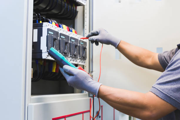 istock Car air conditioner check service, leak detection, fill refrigerant.Device and meter liquid cooling in the car by specialist technicians. 1343519913