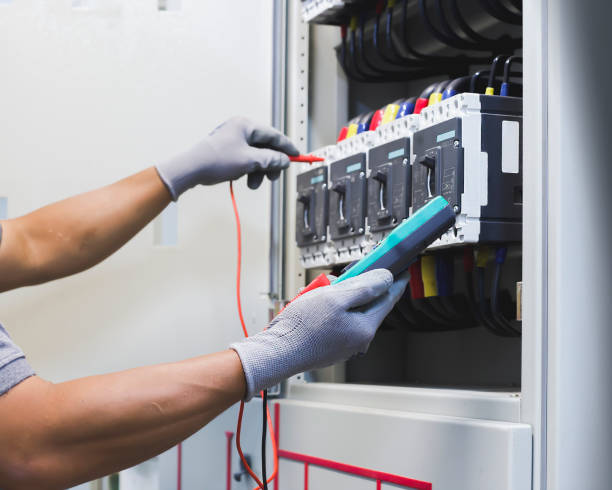 istock Car air conditioner check service, leak detection, fill refrigerant.Device and meter liquid cooling in the car by specialist technicians. 1343519935