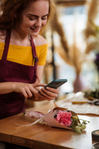 istock Marketing her flower shop 1343531414