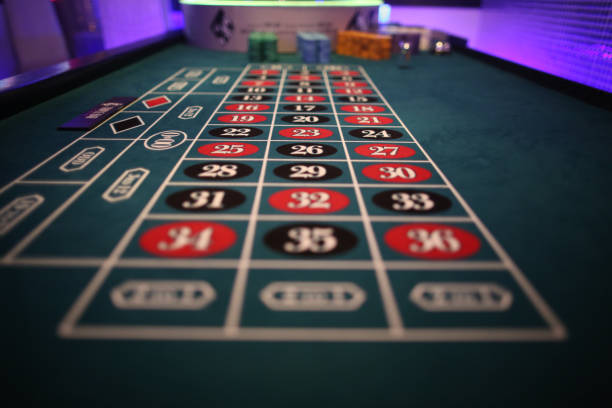mesa de roleta - roulette roulette wheel gambling roulette table - fotografias e filmes do acervo
