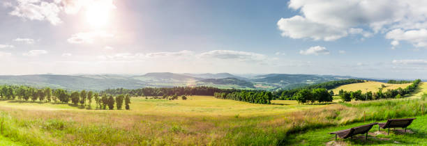 ローンの肘付近の風景 - distant field meadow landscape ストックフォトと画像