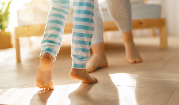 istock Mom and her daughter are dancing. 1343581190