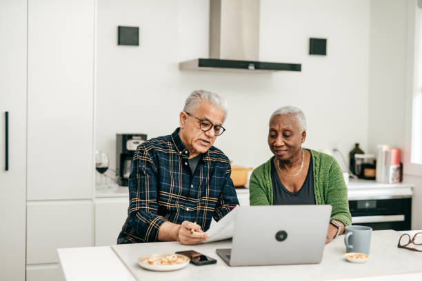 casa intelligente per anziani - home finances couple computer african ethnicity foto e immagini stock