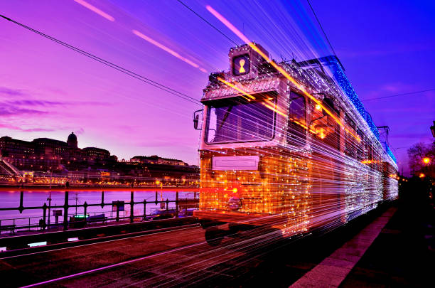 tram di natale di budapest - royal palace of buda immagine foto e immagini stock