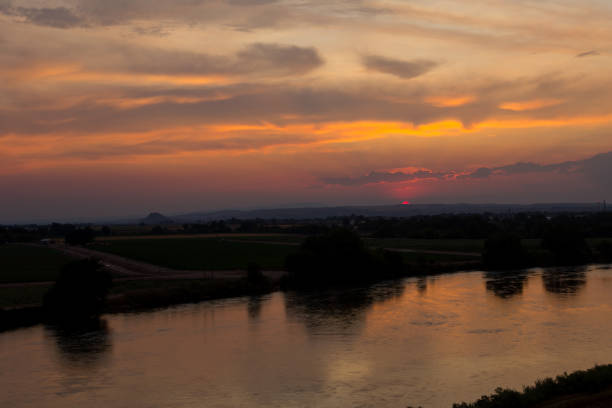 sunset landscape in snake river area, oregon - snake river fotos imagens e fotografias de stock