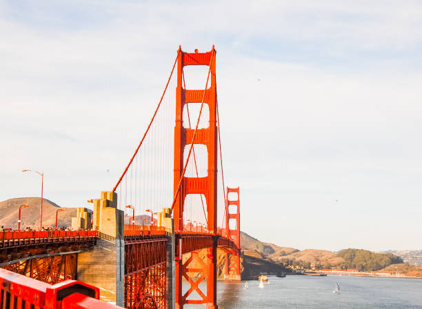 ponte del golden gate - golden gate bridge san francisco county san francisco bay bay foto e immagini stock