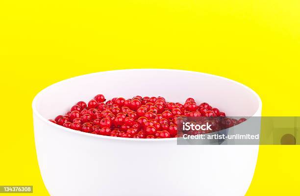 Frischen Roten Johannisbeeren Stockfoto und mehr Bilder von Antioxidationsmittel - Antioxidationsmittel, Beere - Obst, Behälter