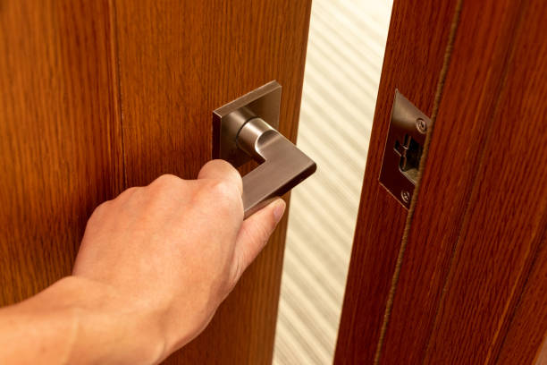 istock Turn the knob to open the door 1343808279
