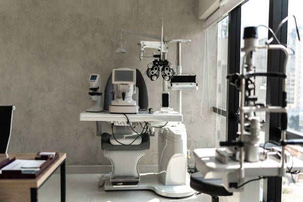 escritório oftalmológico vazio - equipamento óptico - fotografias e filmes do acervo