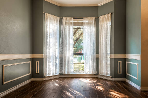 istock Empty living room with hardwood floors 1343907591