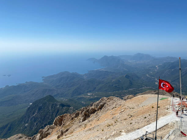 올림포스(터키 안탈리아 주 쿰루카 지구)와 타탈리 정상에서 황소자리 중부 산맥의 공중 전경 - greece blue forest national landmark 뉴스 사진 이미지