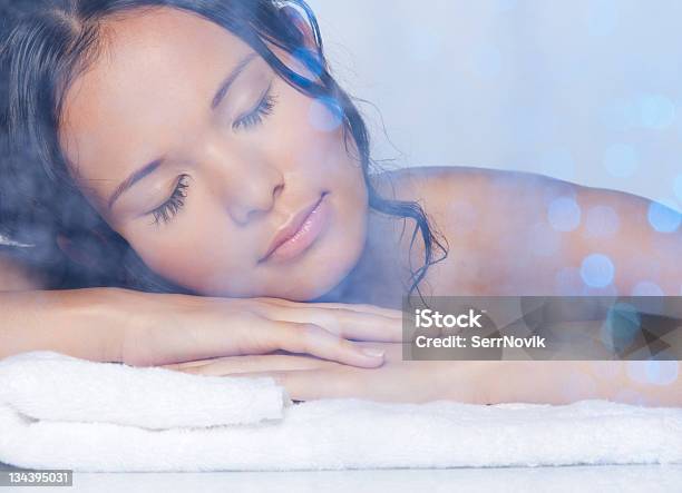 Ultimative Entspannung Stockfoto und mehr Bilder von Nasses Haar - Nasses Haar, Schlafen, Dampf