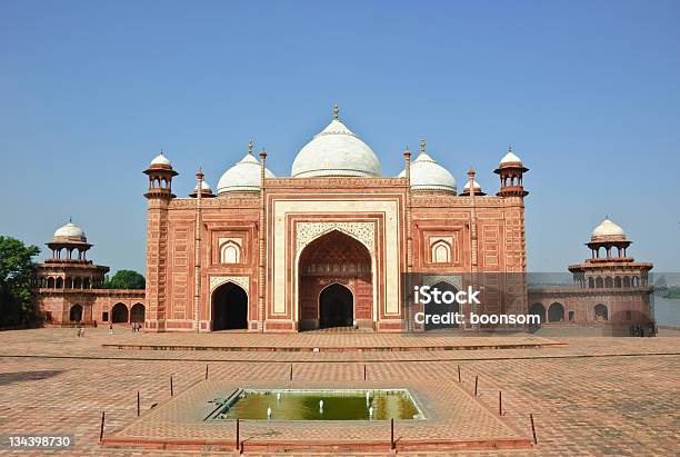 Photo libre de droit de Mosquée Au Taj Mahal Lindia banque d'images et plus d'images libres de droit de Agra - Agra, Amour, Architecture