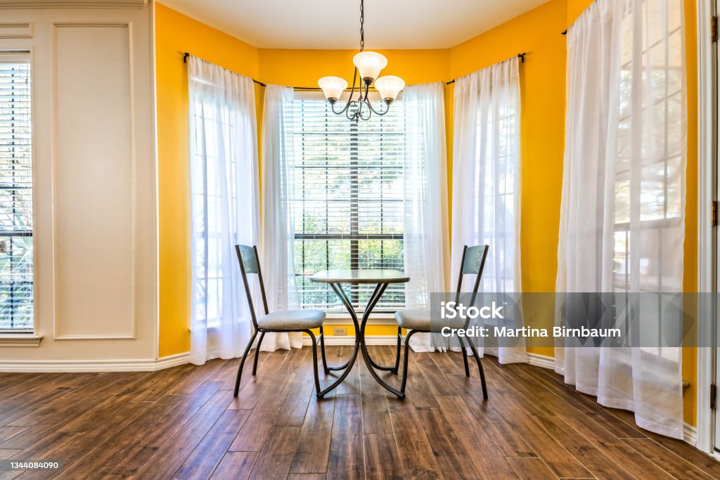 Breakfast nook with bay windows in a Texas house Kitchen Stock Photo