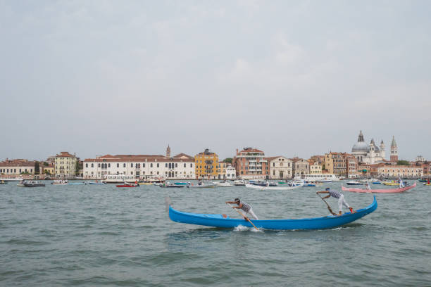 wyścig łodzi corocznego święta odkupiciela w wenecji we włoszech - regatta sports race sailing nautical vessel zdjęcia i obrazy z banku zdjęć