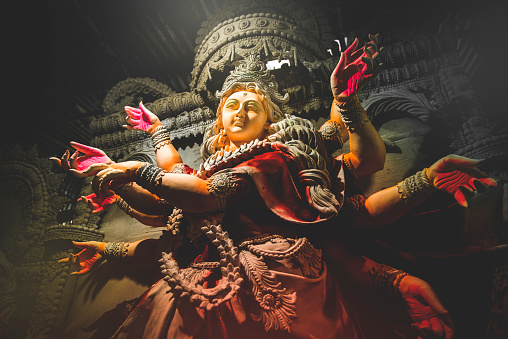Ídolo de la diosa hindú Durga durante el festival Durga Puja de Bengala photo