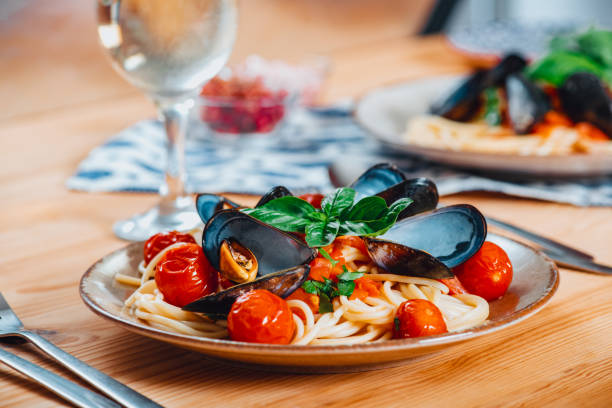 Macarrão Frutos do Mar: Sabor do Oceano em Sua Mesa - receita deliciosa profissional - passo 1