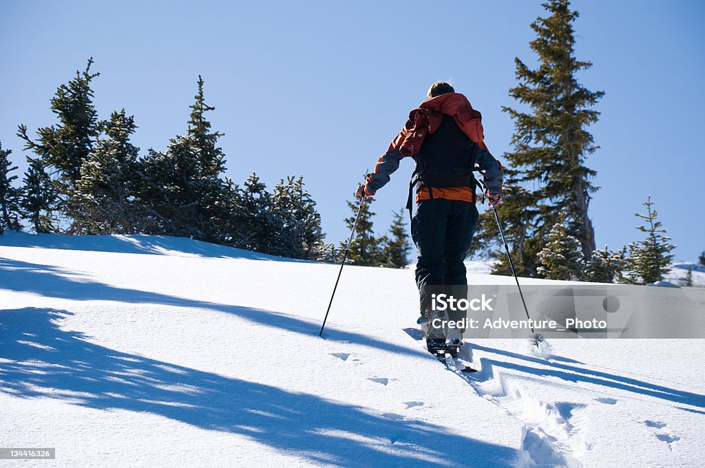Backcountry de invierno, esquí pasea en las montañas - Foto de stock de Beaver Creek libre de derechos
