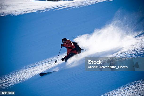 パウダースノーでのスキーを回転バックカントリー - コロラド州のストックフォトや画像を多数ご用意 - コロラド州, スキー, 1人