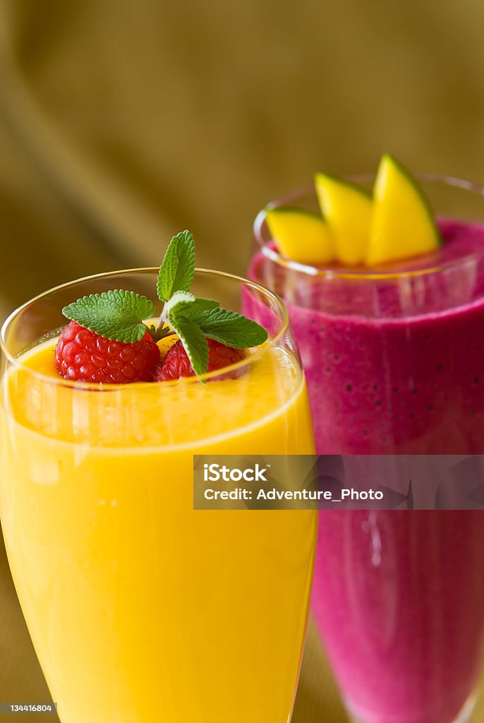 Gourmet refrescante batido de frutas - Foto de stock de Zumo de zanahoria libre de derechos