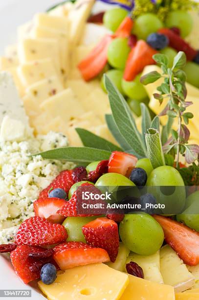 グルメとチーズフルーツの盛り合わせ - イチゴのストックフォトや画像を多数ご用意 - イチゴ, カラフル, カラー画像