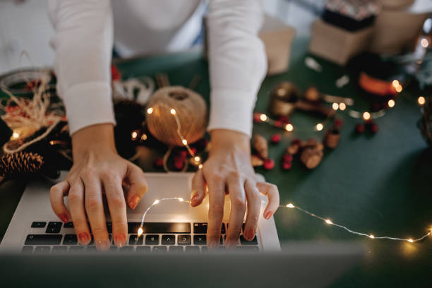 istock Christmas online shopping 1344182549
