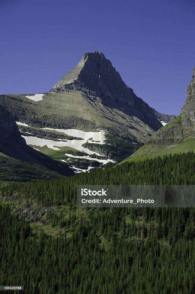 Steep panorámico Mountain Valley del parque nacional de los glaciares, Montana - Foto de stock de Aire libre libre de derechos