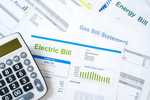 Estado de facturas de electricidad y consumo de energía en el hogar photo