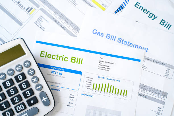 Electric bill statement and home energy consumption Home electricity expenses and bill statement document heating oil photos stock pictures, royalty-free photos & images