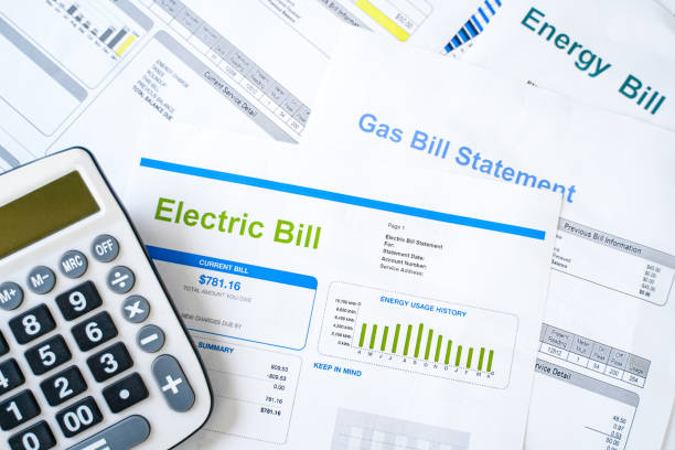 declaração de conta de luz e consumo de energia doméstica - bill - fotografias e filmes do acervo