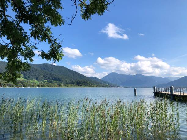 mountains and lake in the foothills of the alps on a sunny day - lake tegernsee imagens e fotografias de stock