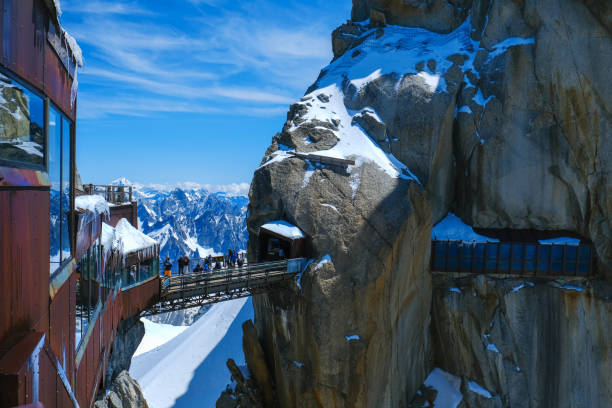 exploring french alps - aiguille de midi dağı stok fotoğraflar ve resimler