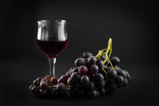 Wine in glass and grapes
