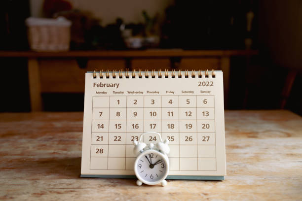 istock February 2022 calendar and clock 1344294769