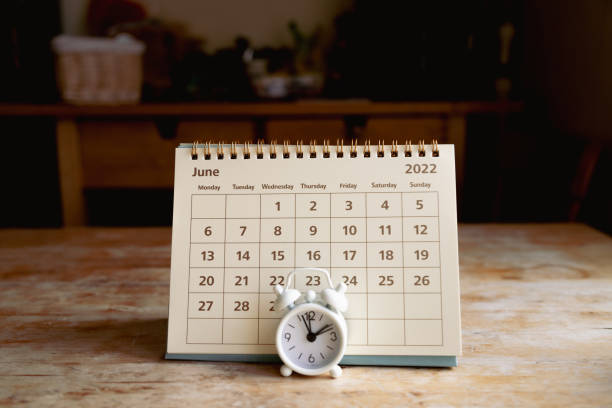 istock June 2022 calendar and clock 1344294801