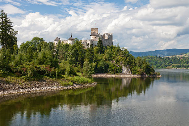 istock Medieval Dunajec castle in Niedzica 134429919